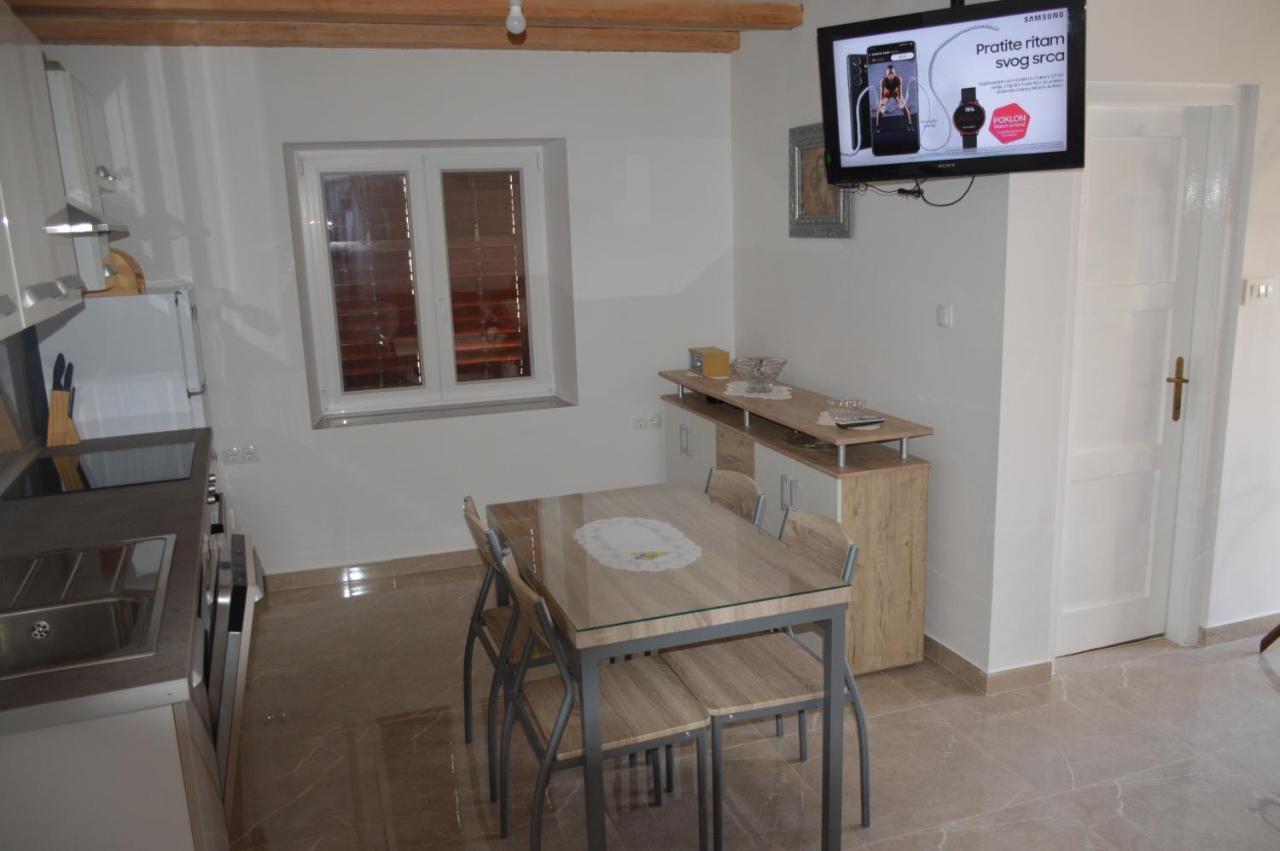 Studio Apartman Kata Prvic Sepurine Exterior foto