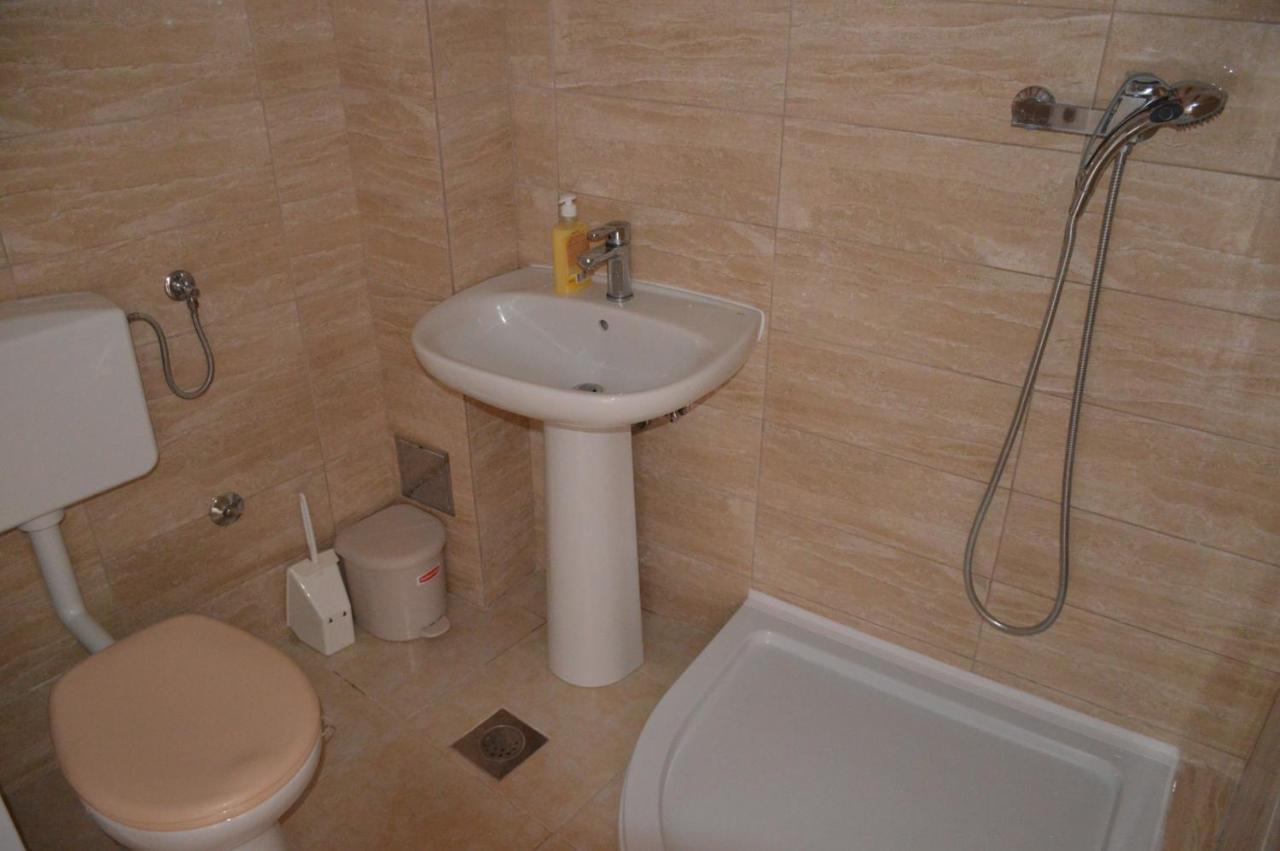 Studio Apartman Kata Prvic Sepurine Exterior foto