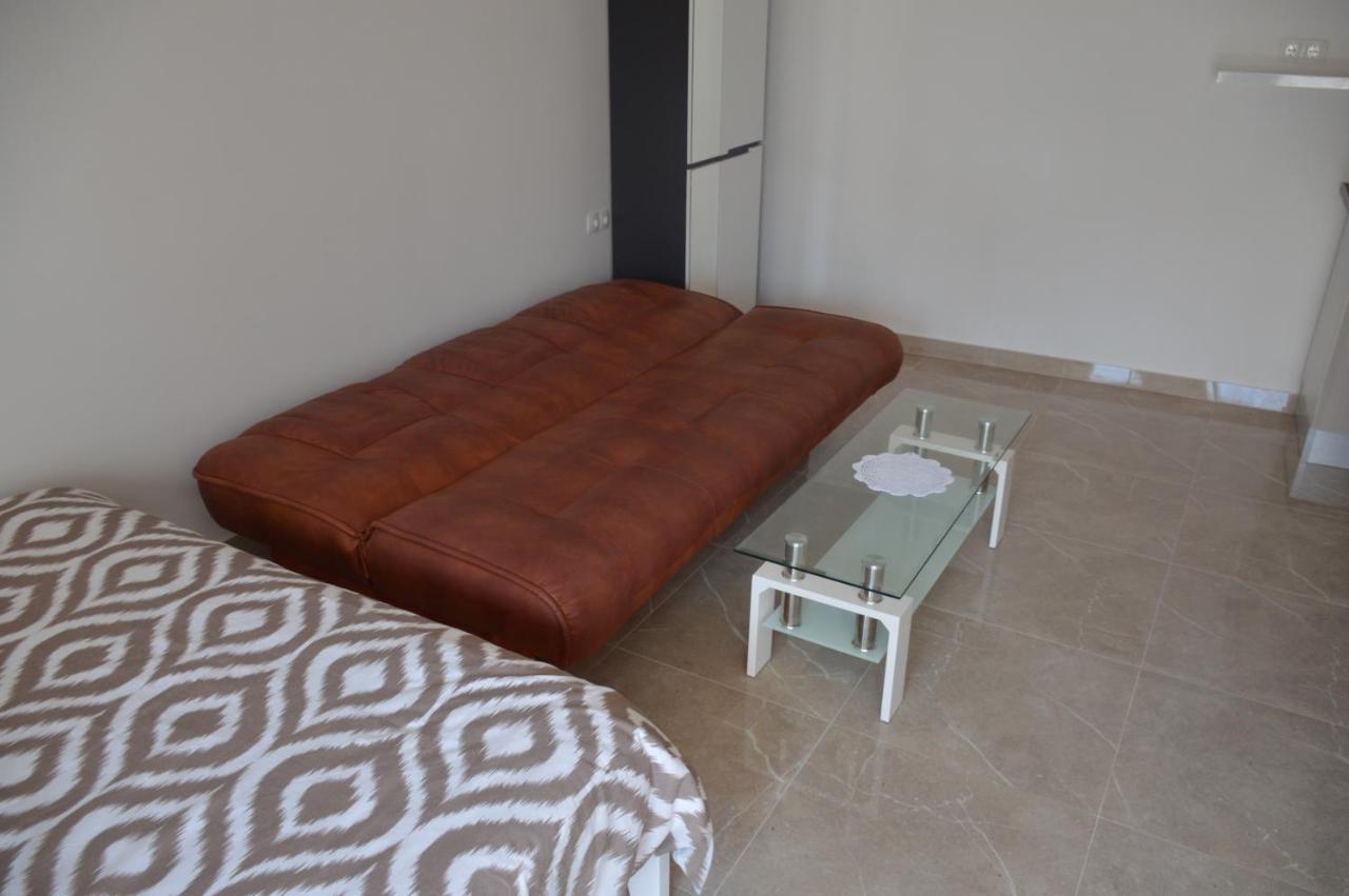 Studio Apartman Kata Prvic Sepurine Exterior foto